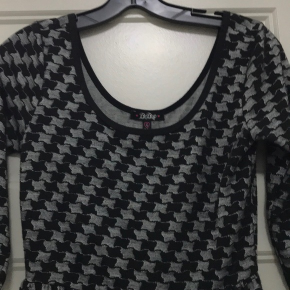 Black and Gray large print Houndstooth dress - Picture 2 of 4
